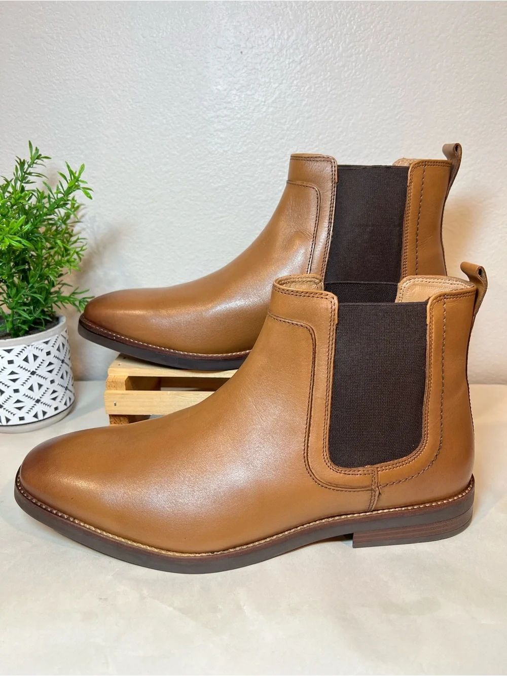Johnston & Murphy sleek tan